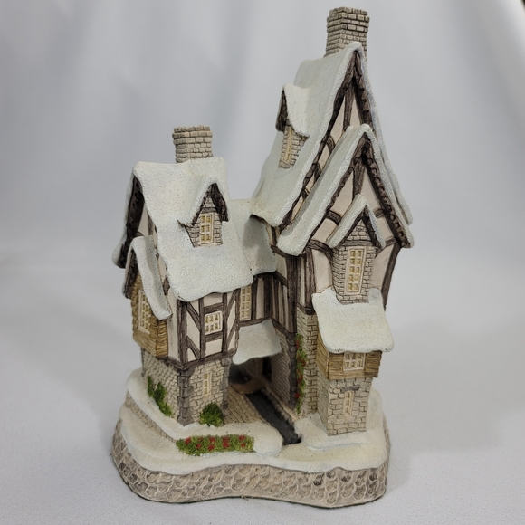 David Winter Cottage - 1991 Fred's Home - Picture 7 of 15